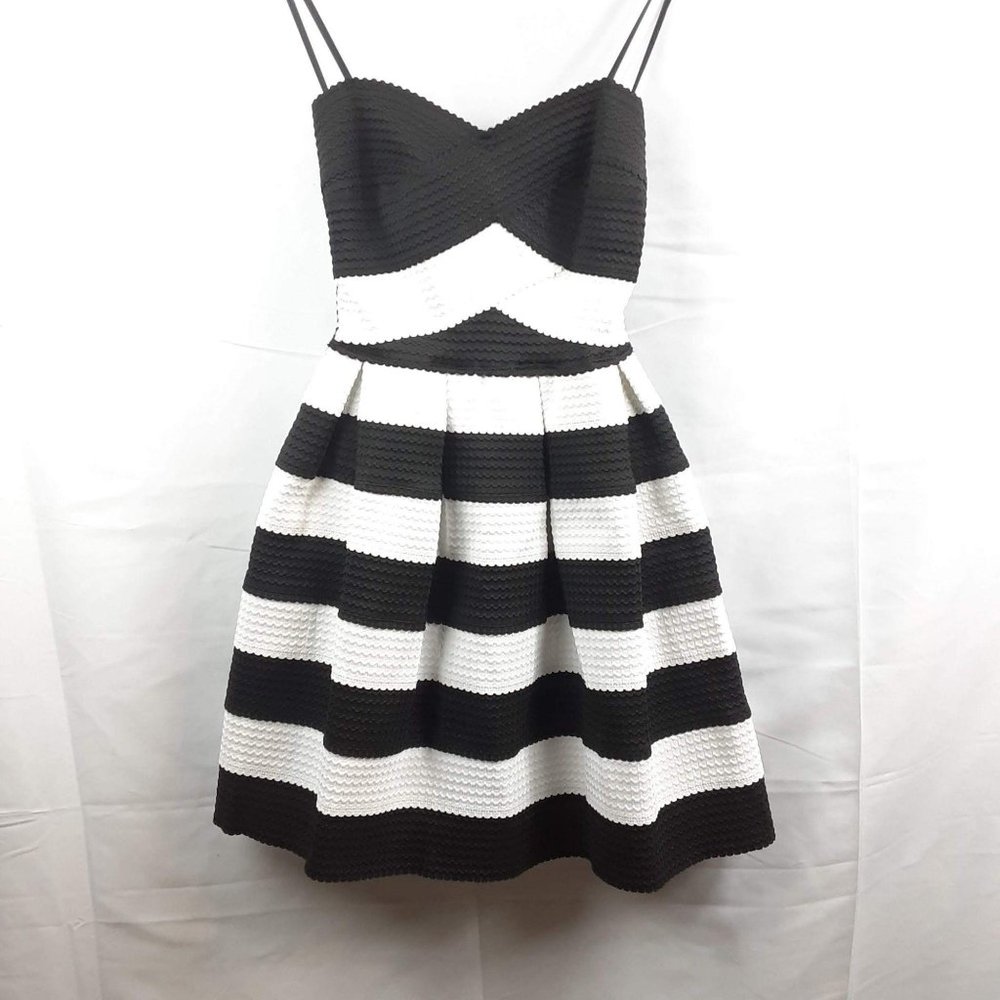 B. DARLIN STRAPLESS A-LINE FIT & FLARE - Picture 3 of 6